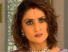 उम्र के इस पड़ाव पर भी बेहद हसीन दिखती हैं 'कोमोलिका', सोशल मीडिया पर होते हैं खूब चर्चे