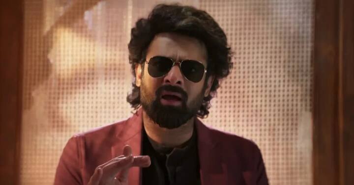 प्रभास का बहुत फेम और पैसे होने के बावजूद भी वह अपने लाइफस्टाइल को बहुत सिंपल रखते हैं. वह मीडिया में ज्यादातर दिखाई नहीं देते हैं और अपनी प्राइवेसी का ध्यान रखते हैं