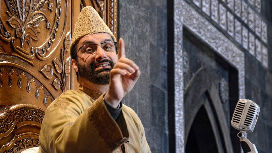 Mirwaiz Umar Farooq concerned about kashmiri Students stuck in iran After israel Airstrike in Tehran ईरान में इजरायली हमलों के बाद मीरवाइज उमर फारूक का बड़ा बयान, 'हम सरकार से अपील करते हैं कि वह...'