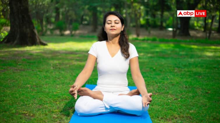Yoga News: योगासन करते समय क्यों रहना चाहिए खाली पेट? इसके हैं फायदे ही फायदे