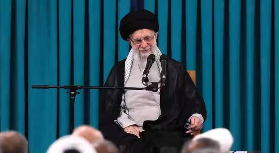Iran Israel War:  इस्रायलच्या भीतीने इराणचे सर्वोच्च नेते अली खामेनेई बंकरमध्ये लपले; कुटुंबालाही सोबत घेतले, घनघोर संघर्ष सुरुच