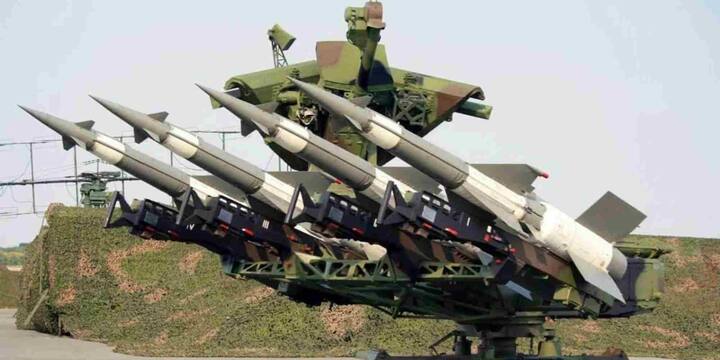 भारत के पास भी DRDO द्वारा विकसित Ballistic Missile Defence (BMD) सिस्टम है, जिसमें दो परतें होती हैं एक हाई एल्टीट्यूड इंटरसेप्टर और दूसरी लो एल्टीट्यूड इंटरसेप्टर जो 150 किमी और 30 किमी की ऊंचाई तक मार कर सकते हैं.