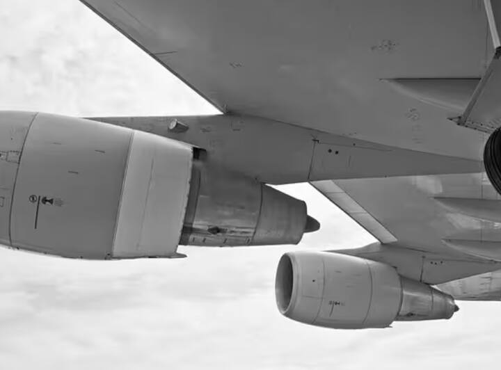 ਹੁਣ ਕੁਝ ਲੋਕ ਕਹਿੰਦੇ ਹਨ ਕਿ ਜੇਕਰ ਜਹਾਜ਼ਾਂ ਦੇ ਟਾਇਰ ਰਬੜ ਦੇ ਬਣੇ ਹੁੰਦੇ ਹਨ ਤਾਂ ਉਨ੍ਹਾਂ ਵਿੱਚੋਂ ਚੰਗਿਆੜੀਆਂ ਕਿਵੇਂ ਨਿਕਲ ਸਕਦੀਆਂ ਹਨ? ਦਰਅਸਲ, ਜਹਾਜ਼ਾਂ ਦੇ ਟਾਇਰ ਗੱਡੀਆਂ ਦੇ ਟਾਇਰਾਂ ਤੋਂ ਵੱਖਰੇ ਹੁੰਦੇ ਹਨ। ਇਨ੍ਹਾਂ ਵਿੱਚ ਸਿਰਫ਼ ਰਬੜ ਹੀ ਨਹੀਂ ਹੁੰਦੀ, ਸਗੋਂ ਉਨ੍ਹਾਂ ਵਿੱਚ ਐਲੂਮੀਨੀਅਮ ਅਤੇ ਸਟੀਲ ਵਰਗੀਆਂ ਚੀਜ਼ਾਂ ਵੀ ਮਿਲਾਈਆਂ ਜਾਂਦੀਆਂ ਹਨ। ਇਨ੍ਹਾਂ ਸਾਰਿਆਂ ਦੀਆਂ ਕਈ ਪਰਤਾਂ ਇਸ ਉੱਤੇ ਚੜ੍ਹੀਆਂ ਹੁੰਦੀਆਂ ਹਨ।