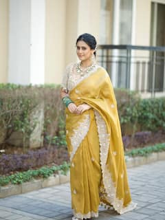 Isha Malviya’s Yellow Draped Look Steals The Spotlight, See Pics