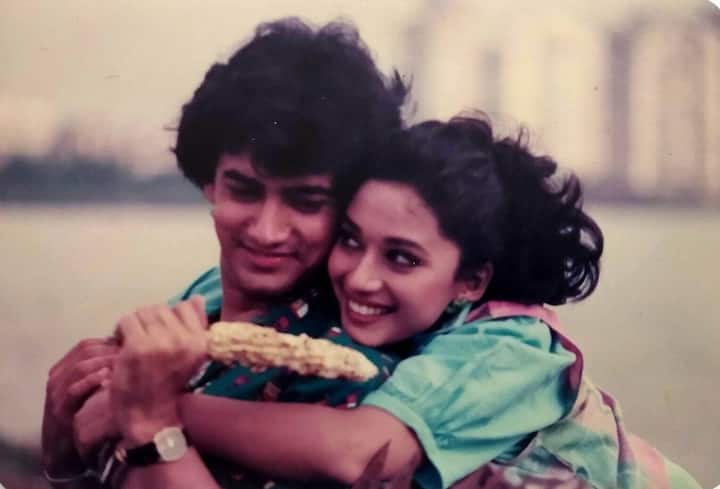 Madhuri Dixit's brilliant performance is seen with Aamir Khan in the film 'Dil'. You will add your heart to the story of the film. Anupam Kher and Saeed Jafri are also seen in this movie.