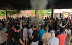 Ahmedabad Plane Crash:  નડીયાદમાં નિકળી હીનાબેન પટેલની અંતિમયાત્રા, પરિવારનું હૈયાફાટ રુદન 