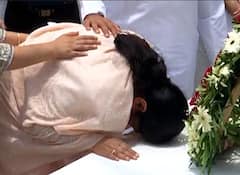 Vijay Rupani funeral:જ્યારે અંજલિબેન અંતિમ દર્શન માટે પહોંચ્યા, ભાંગી પડ્યાં અને ધ્રુસકે ધ્રુસકે રડી રડી પડ્યાં