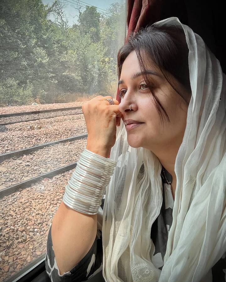 पढ़ाई पूरी करने के बाद उन्होंने जेट एयरवेज में फ्लाइट अटेंडेंट के रूप में लगभग 3 साल तक काम किया.