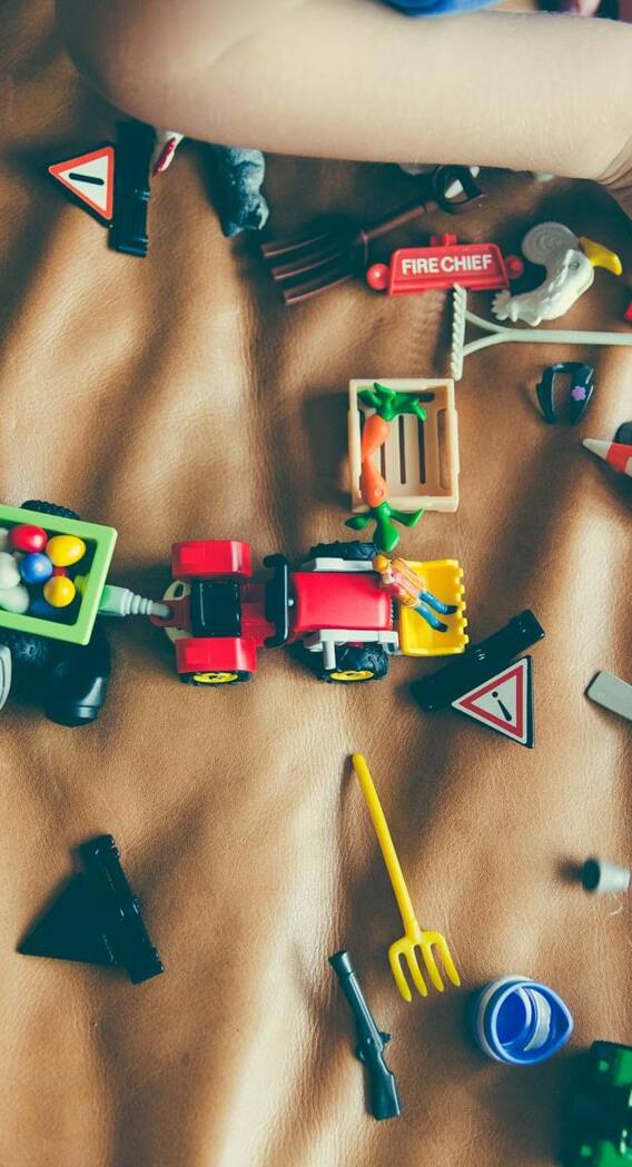 दिल्ली में कहां मिलते हैं बच्चों के सबसे सस्ते खिलौने?