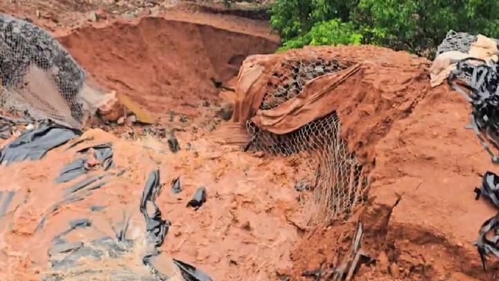 मुंबई गोवा महामार्गावरच्या परशुराम घाटातील समस्येवर उपाययोजना करण्यात हाय वे प्रशासन फोल ठरत आहे. येथील काम प्रगतीपथावर असलं तरी परशुराम घाटाच्या सुरक्षेचा मुद्दा ऐरणीवर आला आहे.