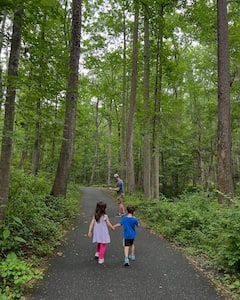 प्रीति जिंटा ने शेयर की जुड़वा बच्चों की प्यारी तस्वीर, पापा के साथ सेलिब्रेट किया फादर्स डे