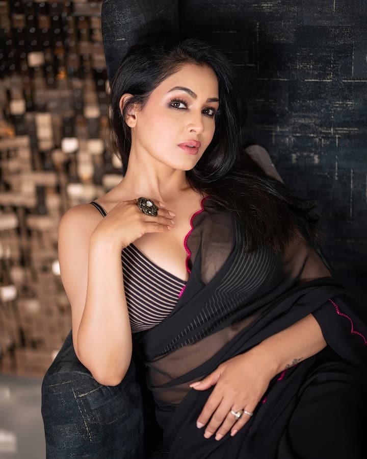 वो हसीना कोई और नहीं बल्कि भाबीजी घर पर हैं की अंगूरी भाभी यानी शुभांगी अत्रे हैं. शुभांगी ने शादी के बाद करियर की शुरुआत की.