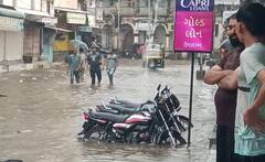 Palitana Rain: પાલીતાણામાં વરસાદી કહેર, બે કલાકમાં 5 ઇંચ ખાબકતા જનજીવન ઠપ્પ, તસવીરો...