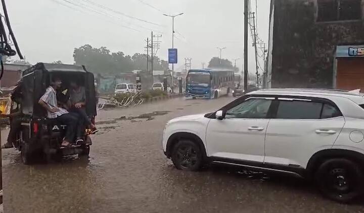 જ્યારે બનાસકાંઠા, પાટણ, મહેસાણા, સાબરકાંઠા, અરવલ્લી, ગાંધીનગર, અમદાવાદ, દાહોદ, પંચમહાલ વડોદરા, ભરૂચ, નર્મદા, સુરત, કચ્છ, જામનગર, દેવભૂમિ દ્વારકા, પોરબંદર, જુનાગઢ, ગીર સોમનાથ  અને દીવમાં મધ્યમ વરસાદની આગાહી કરવામાં આવી છે.
