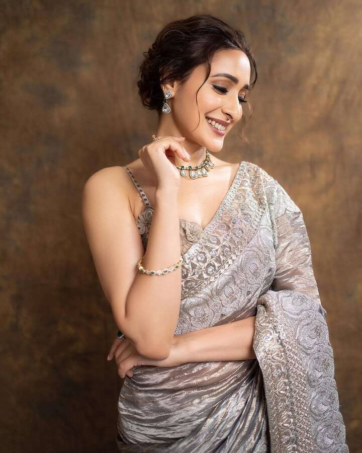 తన అందం, అభినయం, యాక్టింగ్‌తో ప్రగ్యా జైస్వాల్ తెలుగు ఆడియన్స్ మనసు దోచేశారు. రీసెంట్‌గా బాలయ్య 'డాకు మహారాజ్' మూవీలో నటించారు. ప్రస్తుతం ఇతర ప్రాజెక్టులతో బిజీగా ఉన్నారు.