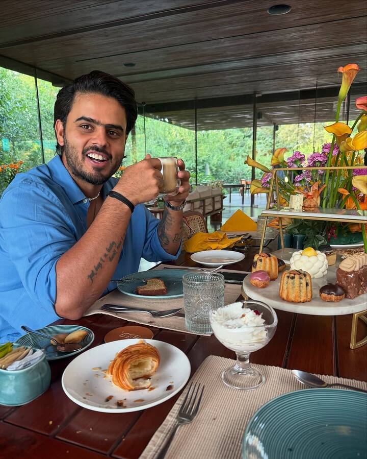 भारतीय क्रिकेटपटू नितीश राणाच्या घरी एकाचवेळी दोन पाहुण्यांचं आगमन झाले आहे.