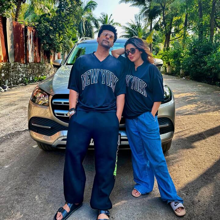 टीवी एक्टर कुशाल टंडन और एक्ट्रेस शिवांगी जोशी ने कुछ महीने पहले ही एक दूसरे को डेट करना शुरु किया था. फैंस इनकी जोड़ी को खूब पसंद भी करते थे.लेकिन हाल ही में कुशाल ने अपनी इंस्टा स्टोरी से अपने सभी फैंस को अपने और शिवांगी के ब्रेकअप की जानकारी देकर चौंका दिया है.दोनों को साथ में 5 महीने हो गए थे,हालांकि ये जोड़ी चल न सकी.