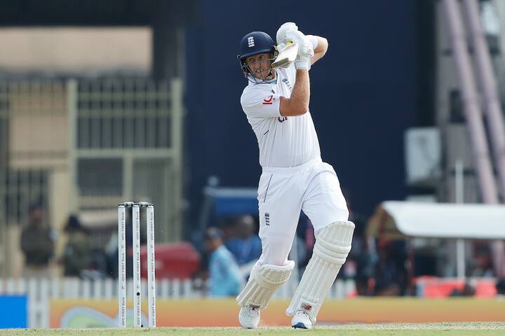 रूट टेस्ट क्रिकेट में 13000 या उससे ज्यादा रन बनाने वाले सिर्फ 5वें खिलाड़ी हैं. रूट जल्द ही टेस्ट रनों के मामले में द्रविड़ के साथ-साथ जैक कालिस और रिकी पोंटिंग को भी पीछे छोड़ सकते हैं. इसके लिए उन्हें 373 रन बनाने हैं, जो वो भारत के खिलाफ कर सकते हैं.