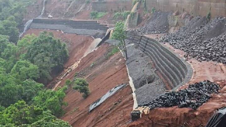 कोकणातील चिपळूणमध्ये आज सकाळपासूनच मुसळधार पाऊस पडत आहे. येथील परशूराम घाटावर गेल्या महिनाभरापासून संरक्षण भींतीचे काम सुरू आहे.