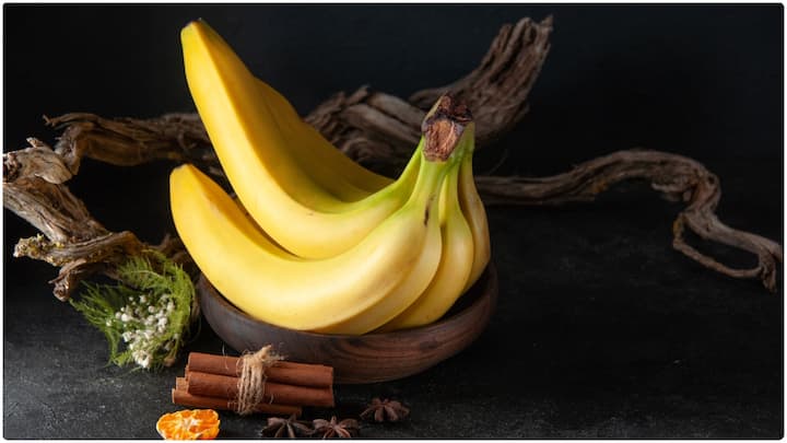 అరటిపండ్లలో గ్లైసెమిక్ ఇండెక్స్ ఉంటుంది. కాబట్టి వీటిని ఎక్కువగా తినకపోవడమే మంచిది. అయితే వీటిని మోడ్రేషన్లో తీసుకోవాలి.