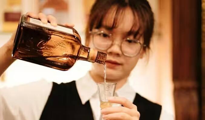 આ પછી આસામ આવે છે. અહીં 7.3 ટકા મહિલાઓ દારૂ પીવે છે. અહીં વ્હિસ્કી પુરુષો અને સ્ત્રીઓ બંનેમાં સૌથી વધુ લોકપ્રિય છે.