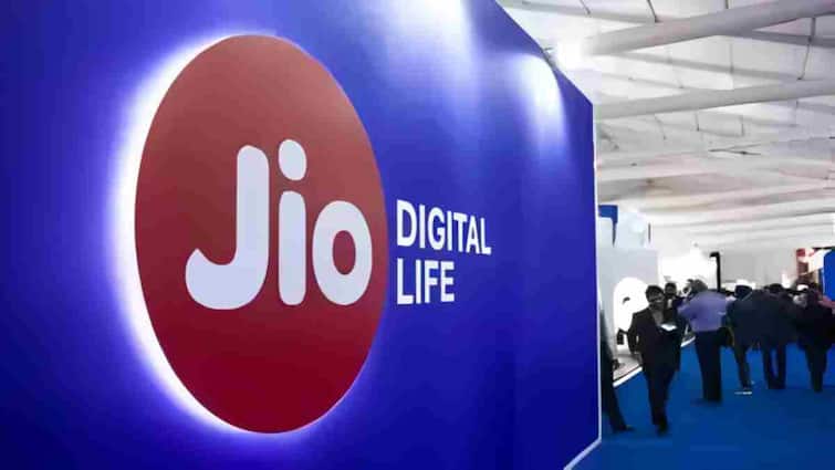 Jio down Millions of users are upset facing problems in using both calling and internet Jio हुआ ठप? लाखों यूजर्स परेशान, कॉलिंग और इंटरनेट दोनों को इस्तेमाल करने में आ रही परेशानी