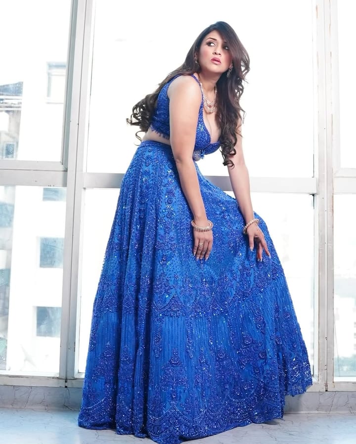 मन्नारा चोपड़ा की एस्टीमेट नेट वर्थ लगभग 25 करोड़ के आसपास है, जो फिल्मों, टीवी प्रोजेक्ट्स, रियलिटी शो जैसे बिग बॉस और ब्रांड एंडोर्समेंट से आती है.