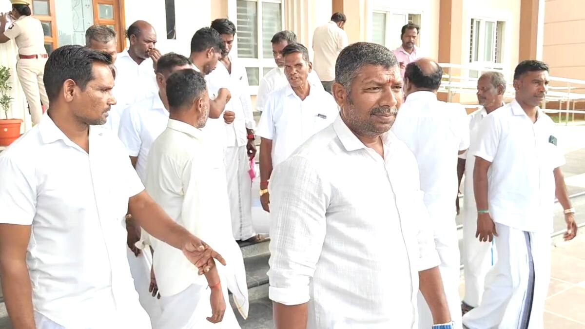 மீண்டும் தலைதூக்கும் சுருக்குமடி வலை பிரச்சனை: மயிலாடுதுறை மீனவர்கள் புகாரால் பரபரப்பு