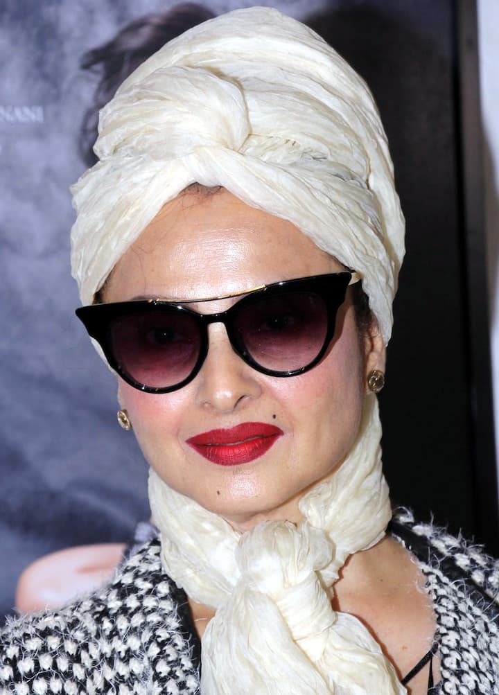However, there was a friendship between the two but also professionally defense. Aruna said that Rekha is still his friend, but what happened at that time was shocking.
