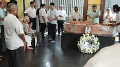 Ahmedabad Plane Crash: Captain Sabharwal’s Father Pays Emotional Tribute In Mumbai | VIDEO