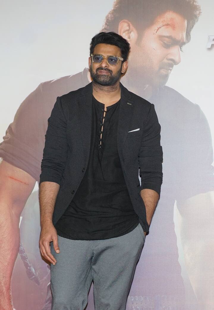 एक्टर फिल्मों के अलावा ब्रांड एंडोर्समेंट, इनवेस्टमेंट के जरिए भी करोड़ों की कमाई कर लेते हैं.