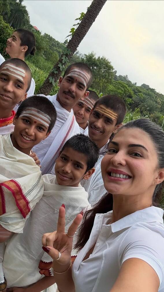 Jacqueline Retreats To Sri Sri Ravi Shankar’s Ashram