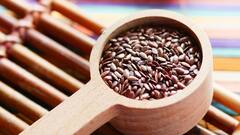 এই বীজ বেশি খেলে 'পাতলা' হয়ে যেতে পারে রক্ত, দেখা দিতে পারে হরমোনের সমস্যাও