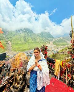 'कच्चा बादाम' गर्ल ने किए भोले बाबा के दर्शन, बॉयफ्रेंड के साथ केदारनाथ धाम गईं अंजलि अरोड़ा