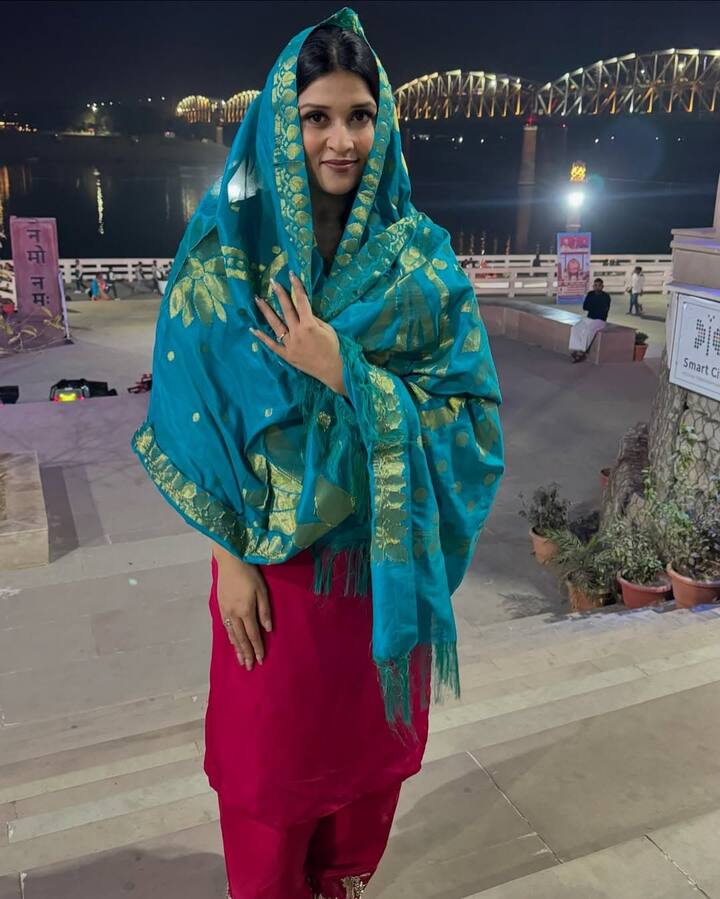 2014 में उन्होंने तेलुगु फिल्म प्रीमजिमा और बॉलीवुड फिल्म ज़िद से एक्टिंग की शुरुआत की. तब से वह तेलुगु, तमिल, कन्नड़ और हिंदी फिल्मों में काम कर रही हैं.