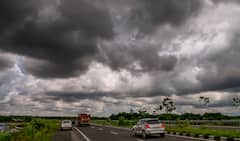 Weather Today: āĻŦā§āϧā§āĻ āĻŦāĻā§āĻā§ āĻĒā§āϰāĻŦāϞ āĻĻā§āϰā§āϝā§āĻ? āĻŦā§āώā§āĻāĻŋāϰ āĻĻāĻžāĻĒāĻ āĻŦāĻžā§āϤ⧠āĻĒāĻžāϰ⧠āĻā§āύ āĻā§āύ āĻā§āϞāĻžā§?