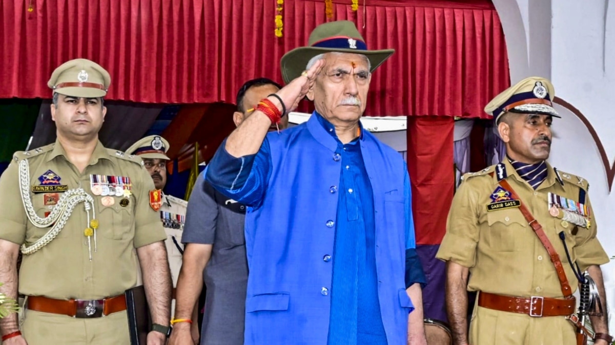 Jammu-Kashmir: DSP और PSI की पासिंग आउट परेड में LG मनोज सिन्हा का बड़ा बयान, ‘जम्मू-कश्मीर की धरती से आतंकवाद…’