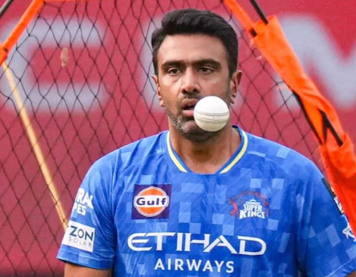 तमिलनाडु प्रीमियर लीग में अब रविचंद्रन अश्विन पर बॉल टेम्परिंग का आरोप लगा है. पाकिस्तानी खिलााड़ी वकार यूनुस पर भी बॉल टेम्परिंग का आरोप लग चुका है, जिसके लिए उनकी 50 फीसदी मैच फीस कट गई थी.