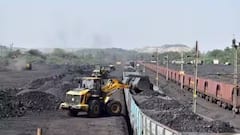 कोयले से लदी मालगाड़ी पर क्यों डाला जाता है पानी, इसके पीछे का साइंस नहीं जानते होंगे आप