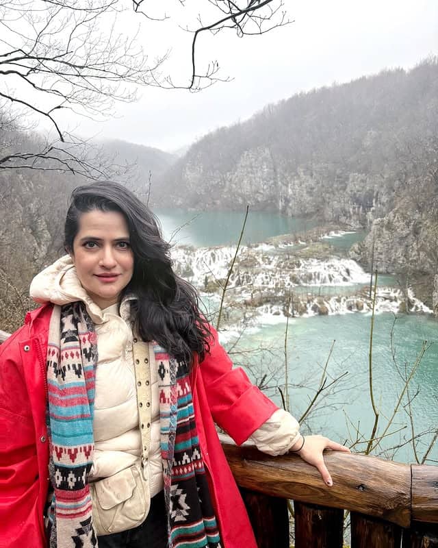 टाटा नमक के ऐड में पास आओ गाने को कई लैंगुएज में रिकॉर्ज किया जिससे उन्हें पहली बार गाने का चांस मिला.