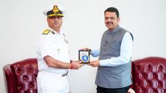 अंतरराष्ट्रीय योग दिवस: CM देवेंद्र फडणवीस को न्यौता, कोस्ट गार्ड IG भीष्म शर्मा ने की मुलाकात