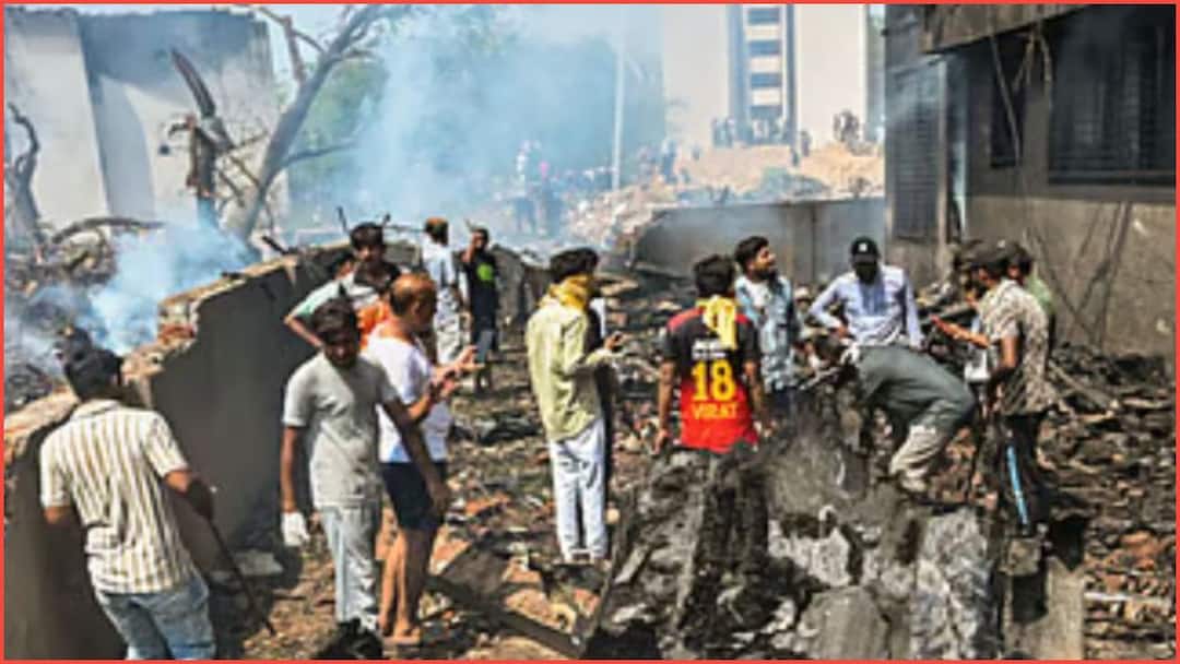 100 Sovereign Gold Recovered from Ahmedabad Flight Crash Site Know Full Details Gold Recovered: யப்பா, ஏர் இந்தியா விமான இடிபாடுகள்ல இருந்து இவ்ளோ தங்க நகைகள் மீட்பா.?!! அத என்ன பண்ணாங்க தெரியுமா.?