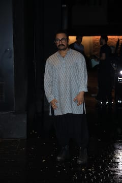 बहन निखत और GF गौरी के लिए आमिर ने होस्ट की 'सितारे जमीन पर' की स्पेशल स्क्रीनिंग? स्टाइलिश लुक में जेनेलिया भी हुईं स्पॉट