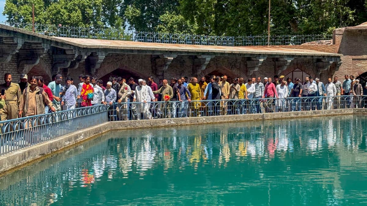 पहलगाम समेत जम्मू कश्मीर के पर्यटन स्थलों में पार्क फिर से खोले गए, ऐसा दिखा नजारा