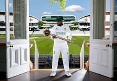 'लॉर्ड बावुमा' का टशन, सलमान के दबंग स्टाइल में चश्मा और हाथ में WTC ट्रॉफी; तस्वीर वायरल