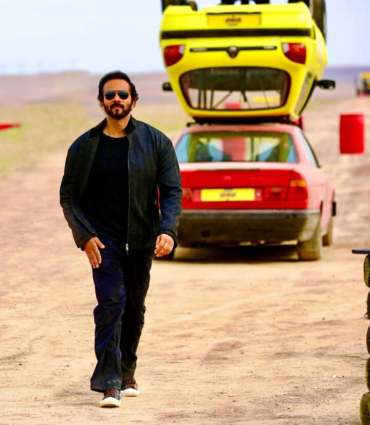 रोहित शेट्टी की एस्टीमेट नेट वर्थ 300 करोड़ से ज्यादा है और उनके पास कई लग्जरी प्रॉपर्टी भी हैं.