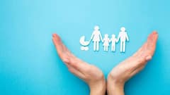 Jeevan Jyoti Bima Yojana: āĻŽāĻžāĻ¸ā§ ā§Šā§Ŧ āĻāĻžāĻāĻž āĻĻāĻŋā§ā§āĻ āĻŽāĻŋāϞāĻŦ⧠⧍ āϞāĻžāĻā§āϰ āĻŦāĻŋāĻŽāĻž ! āϏāϰāĻāĻžāϰ āĻĻāĻŋāĻā§āĻā§ āĻāĻ āϏā§āĻŦāĻŋāϧā§