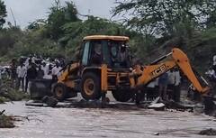 Rain Update:અમરેલીમાં મૂશળધાર વરસાદ, જળબંબાકારની સ્થિત, કોઝવેમાં ફસાઈ કાર