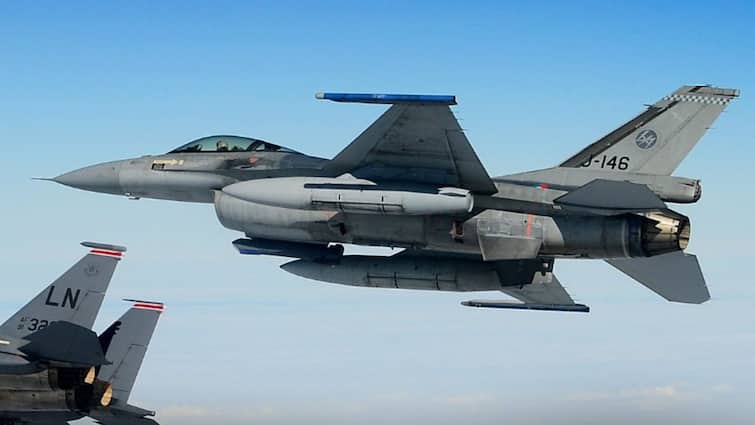 Israel Iran War America into war donald trump sent fighter jets F-35 F-16 THAAD Middle East इजरायल की जंग में कूदेगा अमेरिका? ट्रंप ने मिडिल ईस्ट के लिए रवाना कर दिए अपने फाइटर जेट