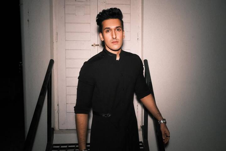 बहुत से स्टार किड्स ऐसे हैं जो बिना तैयारी किए एक्टिंग की दुनिया में कूद जाते है. लेकिन गोविंदा के बेटे यशवर्धन ने अपनी बॉलीवुड जर्नी के लिए एक सिस्टमैटिक तरीका अपनाया.